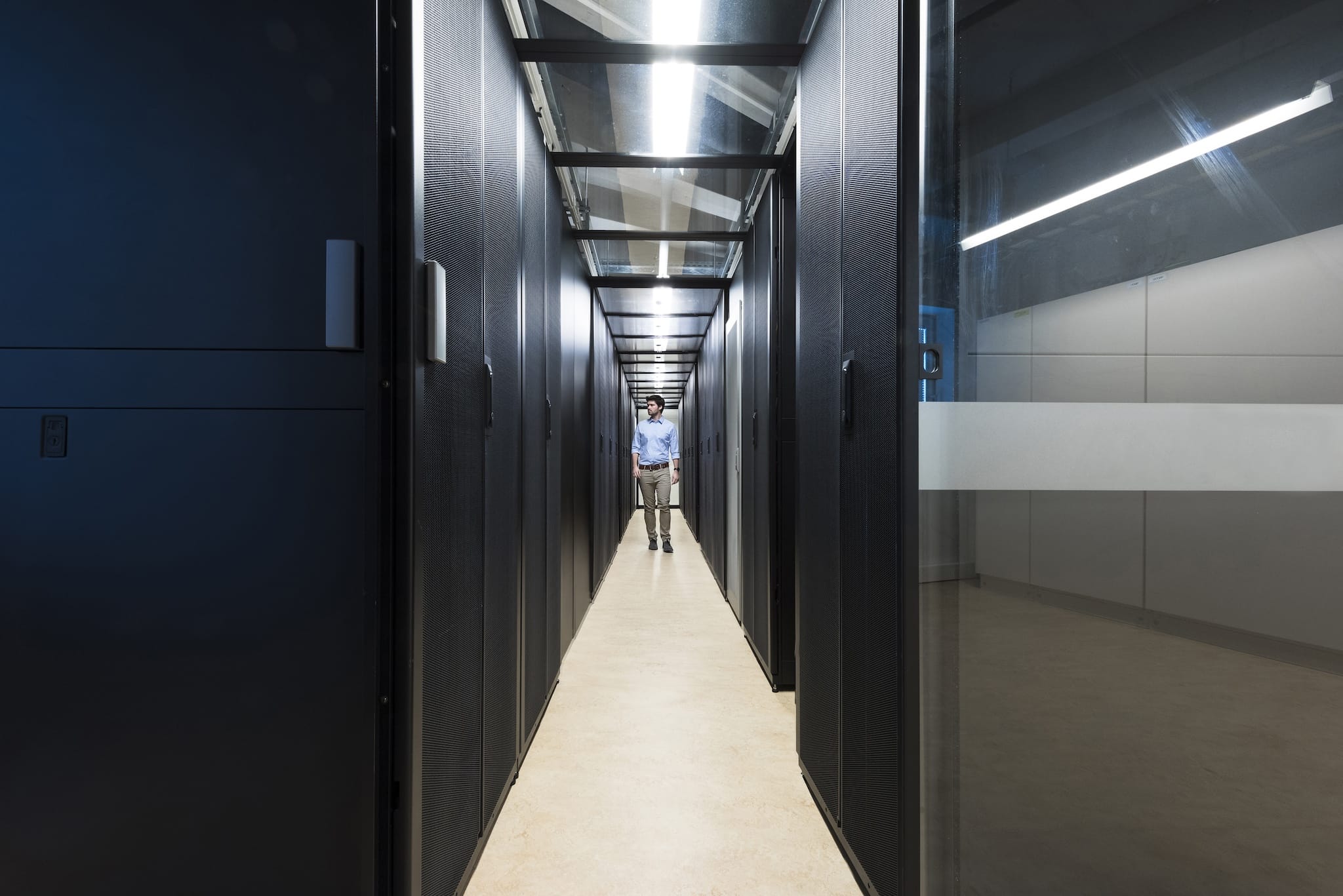 Server room air conditioning installation isle